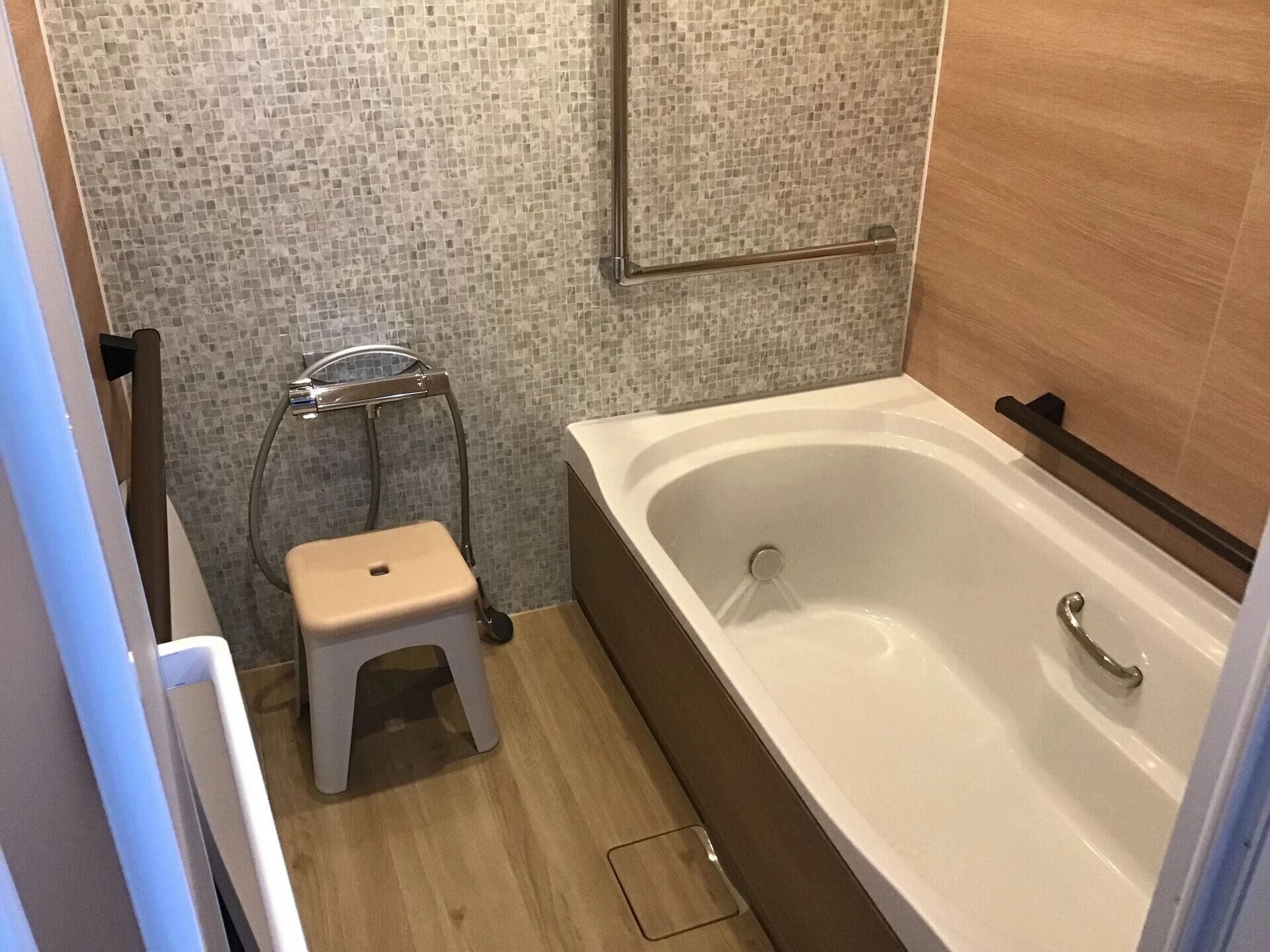 高崎市 K様邸 浴室、洗面、トイレ水廻り3点＋給湯器 補助金利用リフォームです。