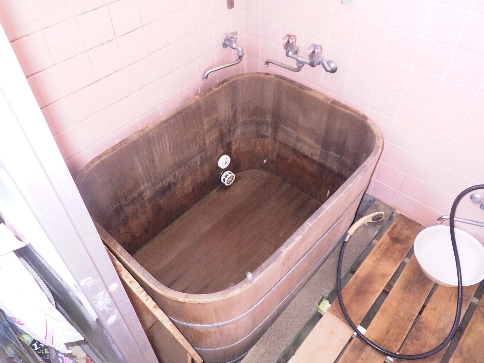 木製の浴槽 底がヌルヌル