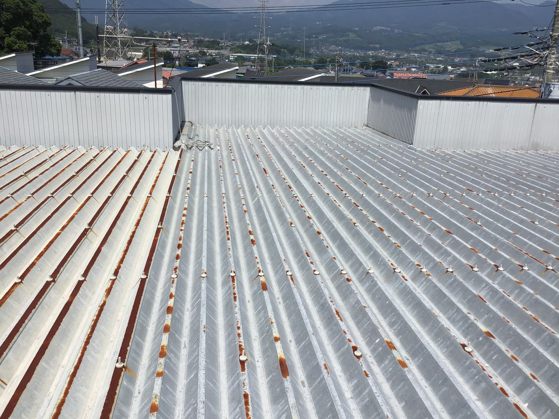渋川市で、折板屋根からの漏水の現地調査を行いました